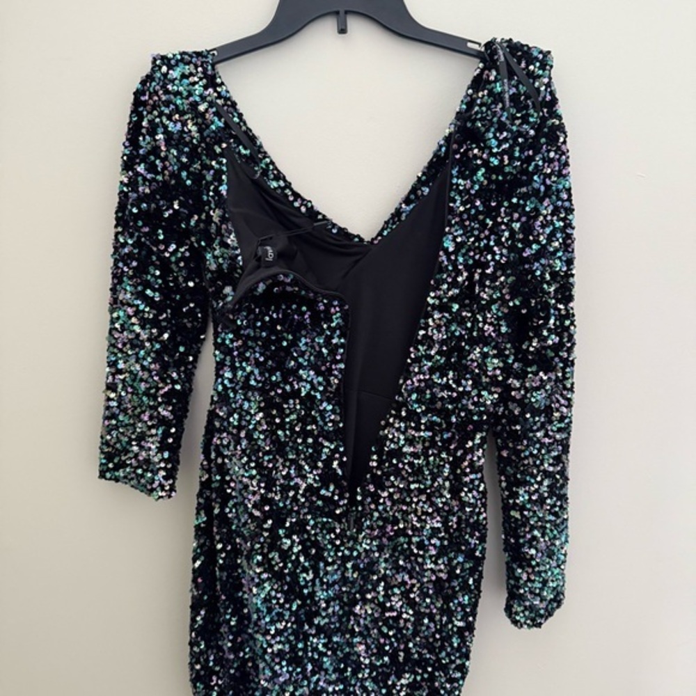 Revolve Revolve - Picture 13 of 14